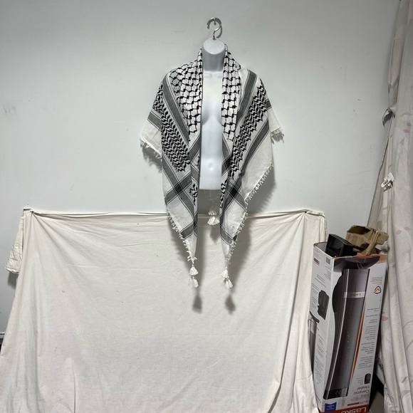 Houndstooth scarf, Keffiyeh, Arafat Hatta, cotton wide scarf with tassels, - Picture 9 of 10